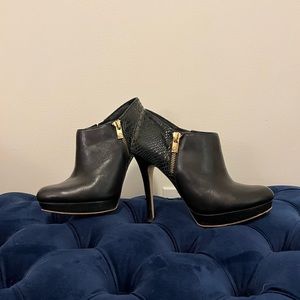MICHAEL KORS booties in great condition sz 7
